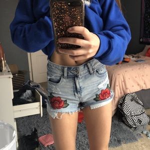American eagle shorts w red rose patches